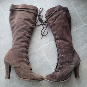 Elegant Suede Lace-Up Heeled Boots